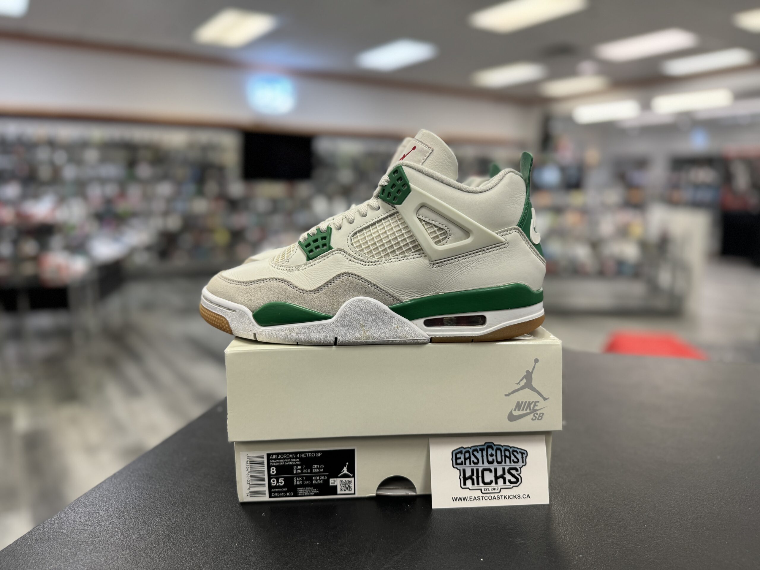 Preowned Jordan 4 Retro SB Pine Green Size 8