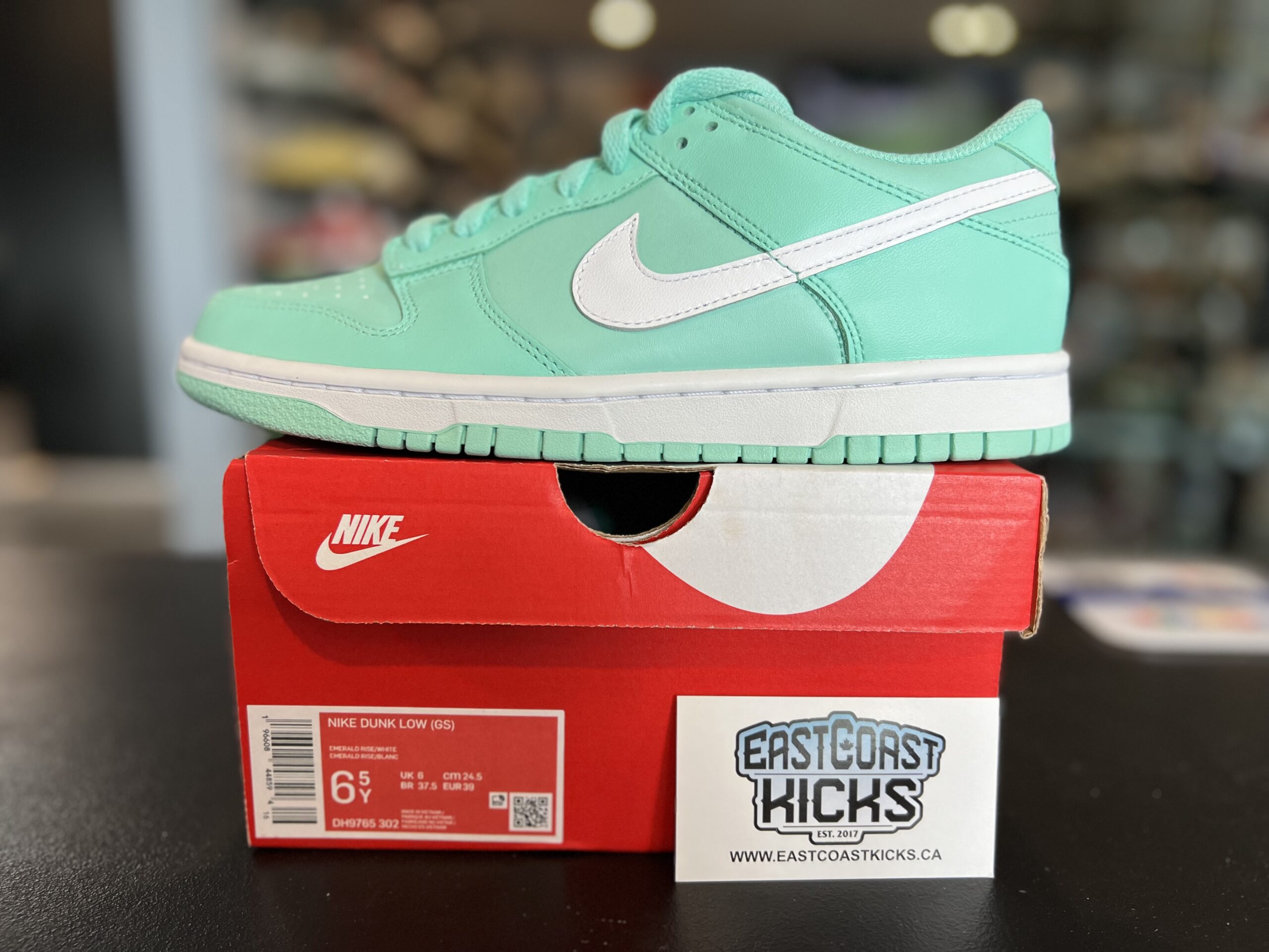 Nike Dunk Low Emerald Rise Size 6.5Y