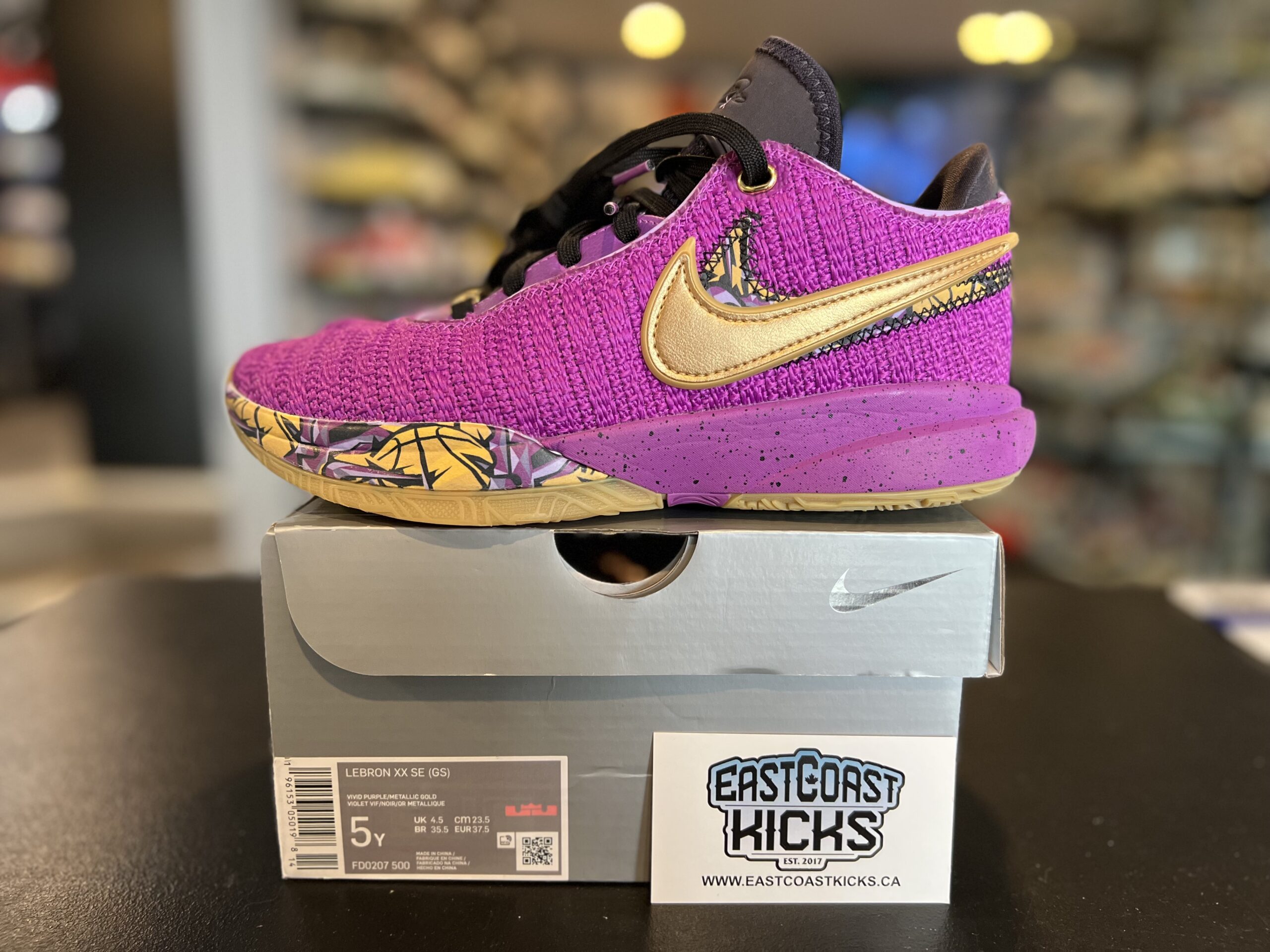 Preowned Nike LeBron 20 SE Vivid Purple Size 5Y