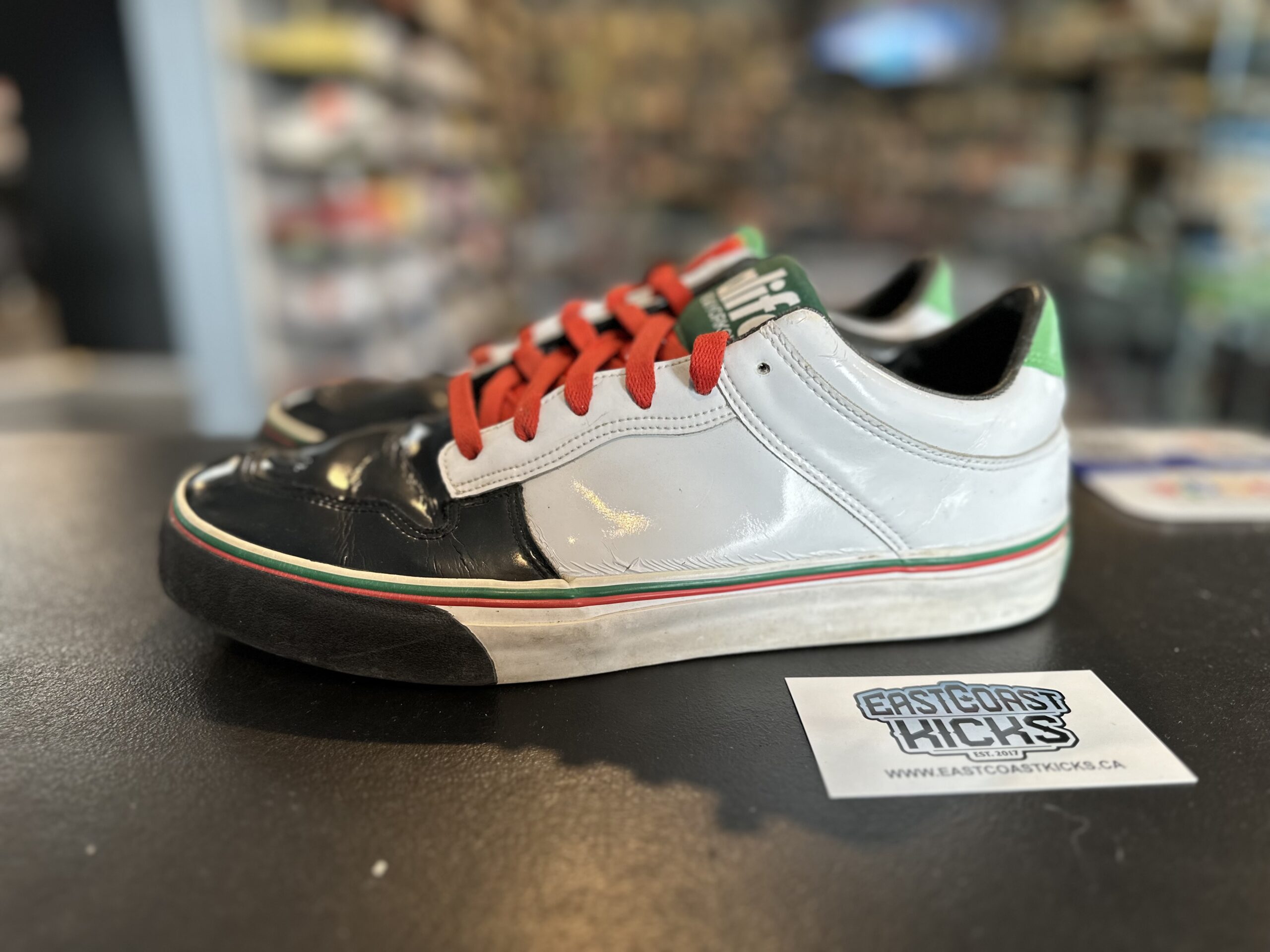 Preowned alife Low New York City Patent Leather Size 10