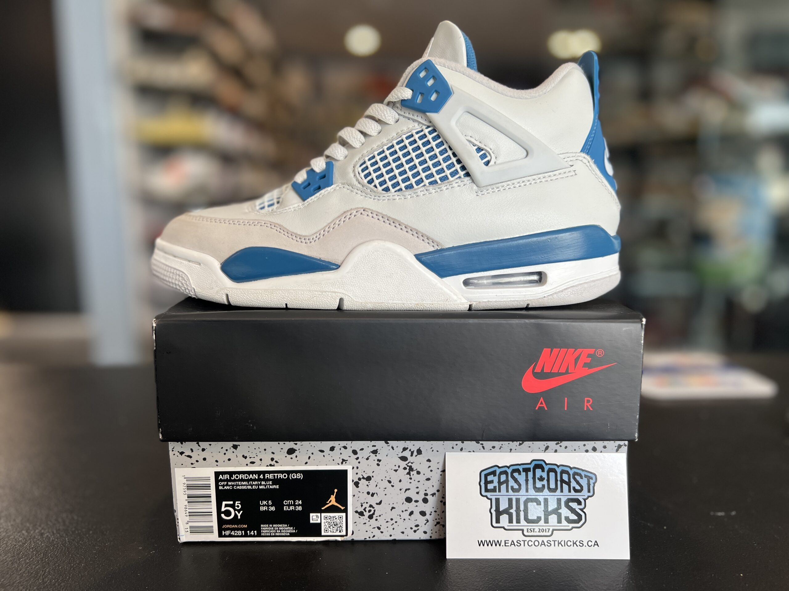 Preowned Jordan 4 Retro Military Blue Size 5.5Y