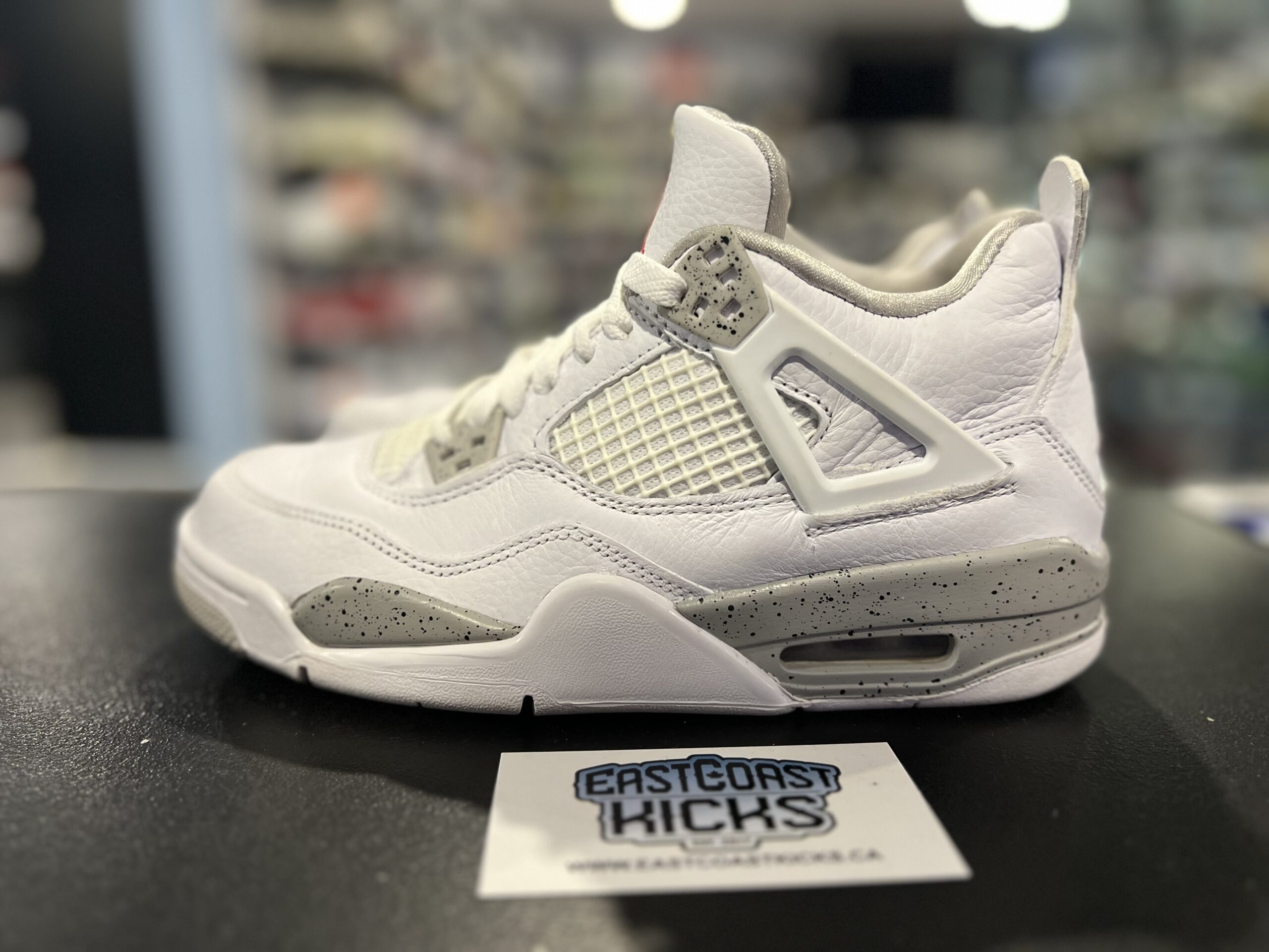 Preowned Jordan 4 Retro White Oreo Size 6Y