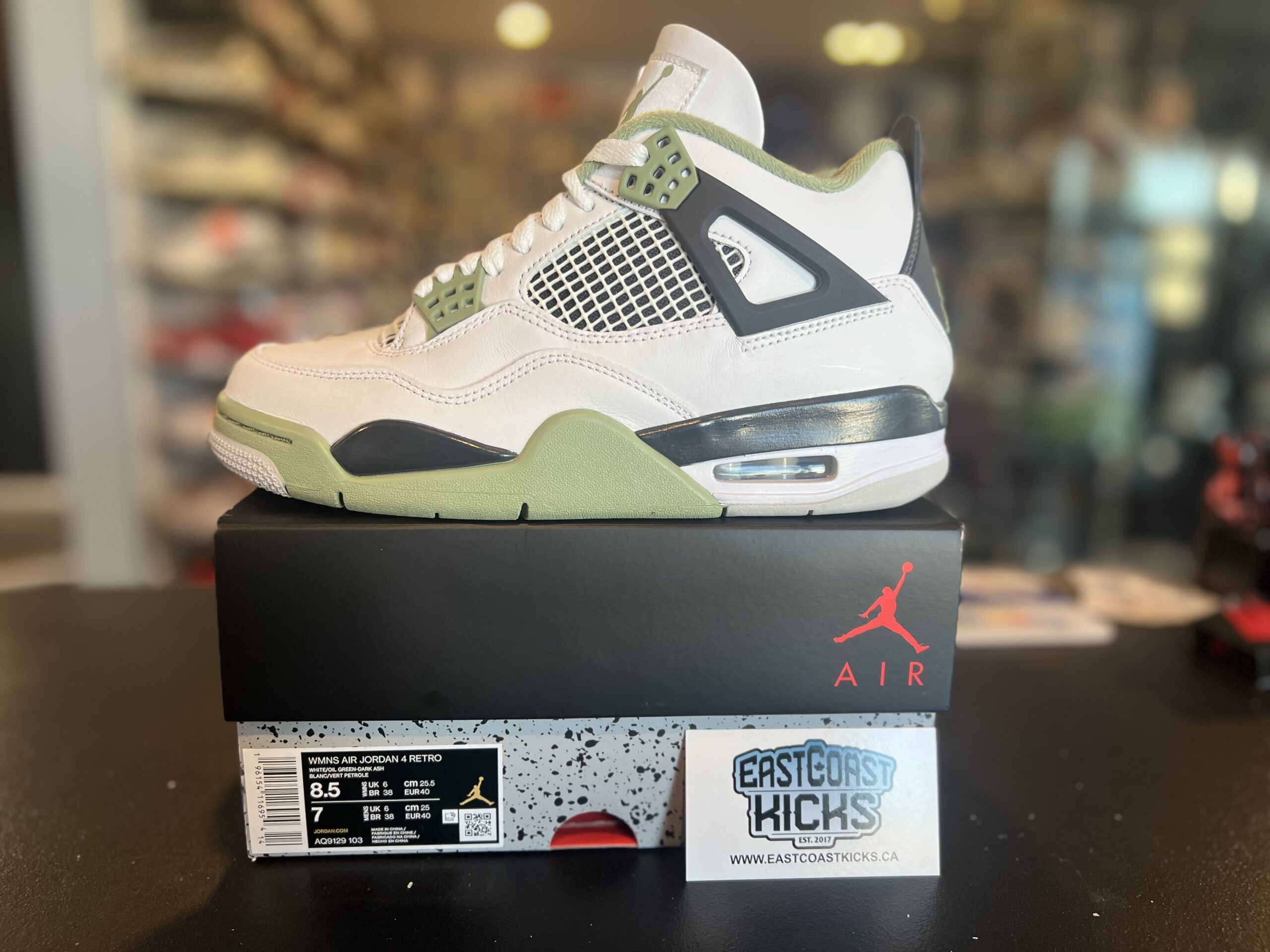 Preowned Jordan 4 Retro Seafoam Size 8.5w/7Y