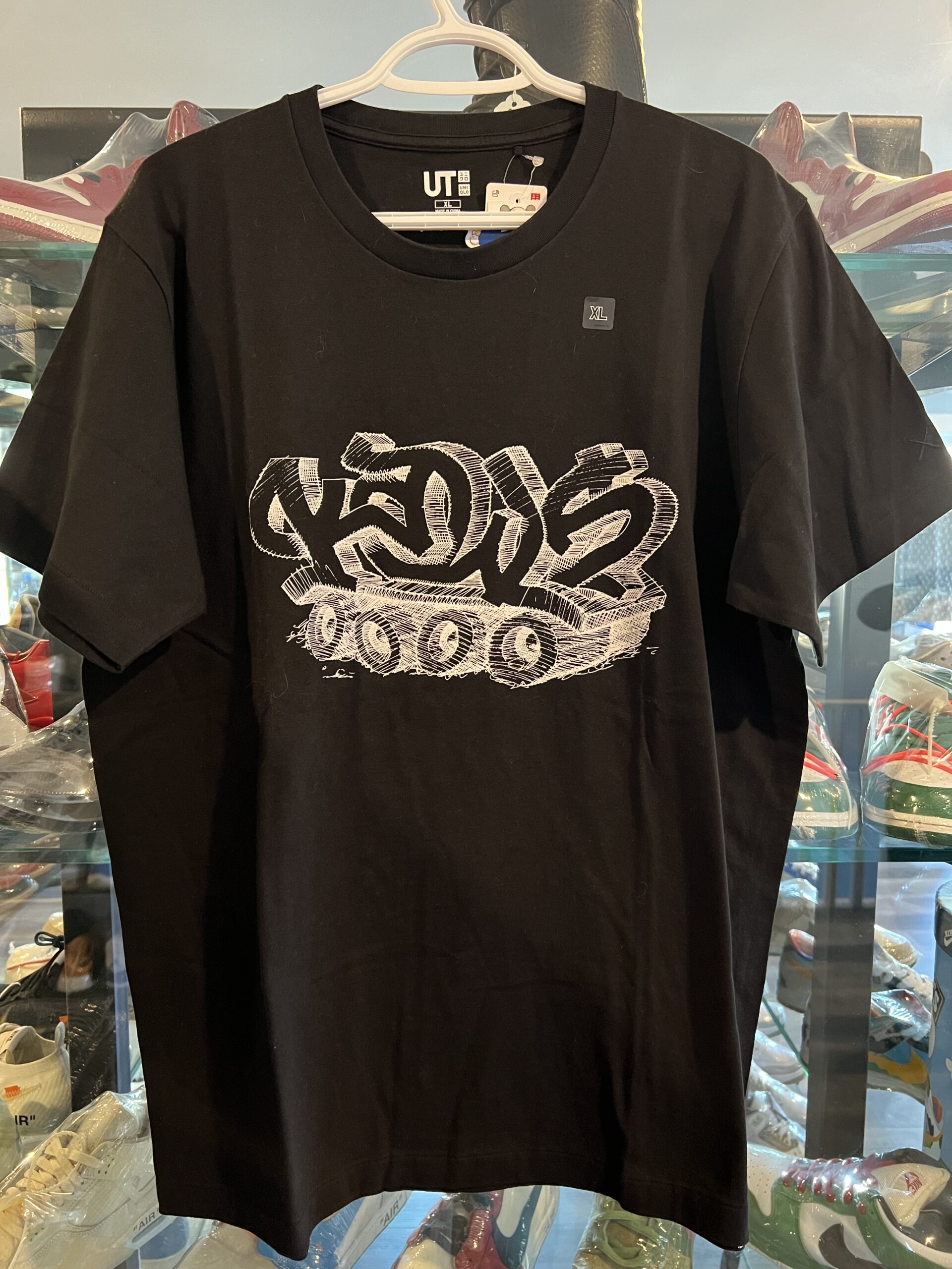 Kaws Uniqlo Wordmark Grafitti Tee Black Size XL