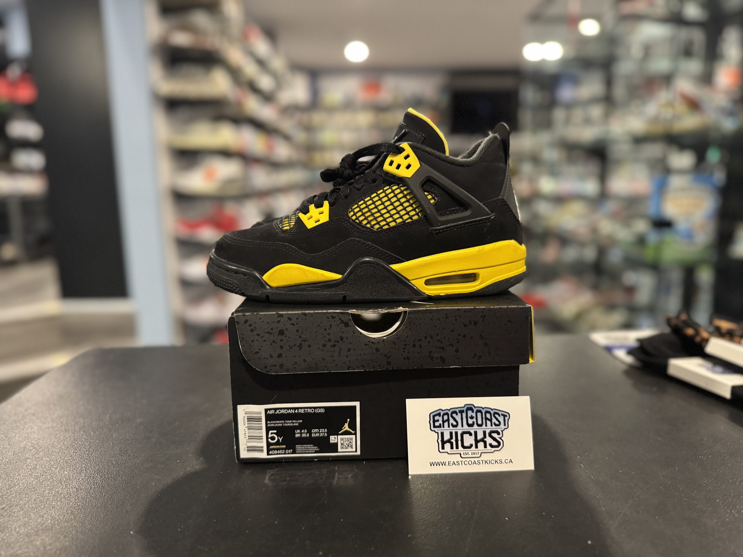 Preowned Jordan 4 Retro Thunder Size 5Y