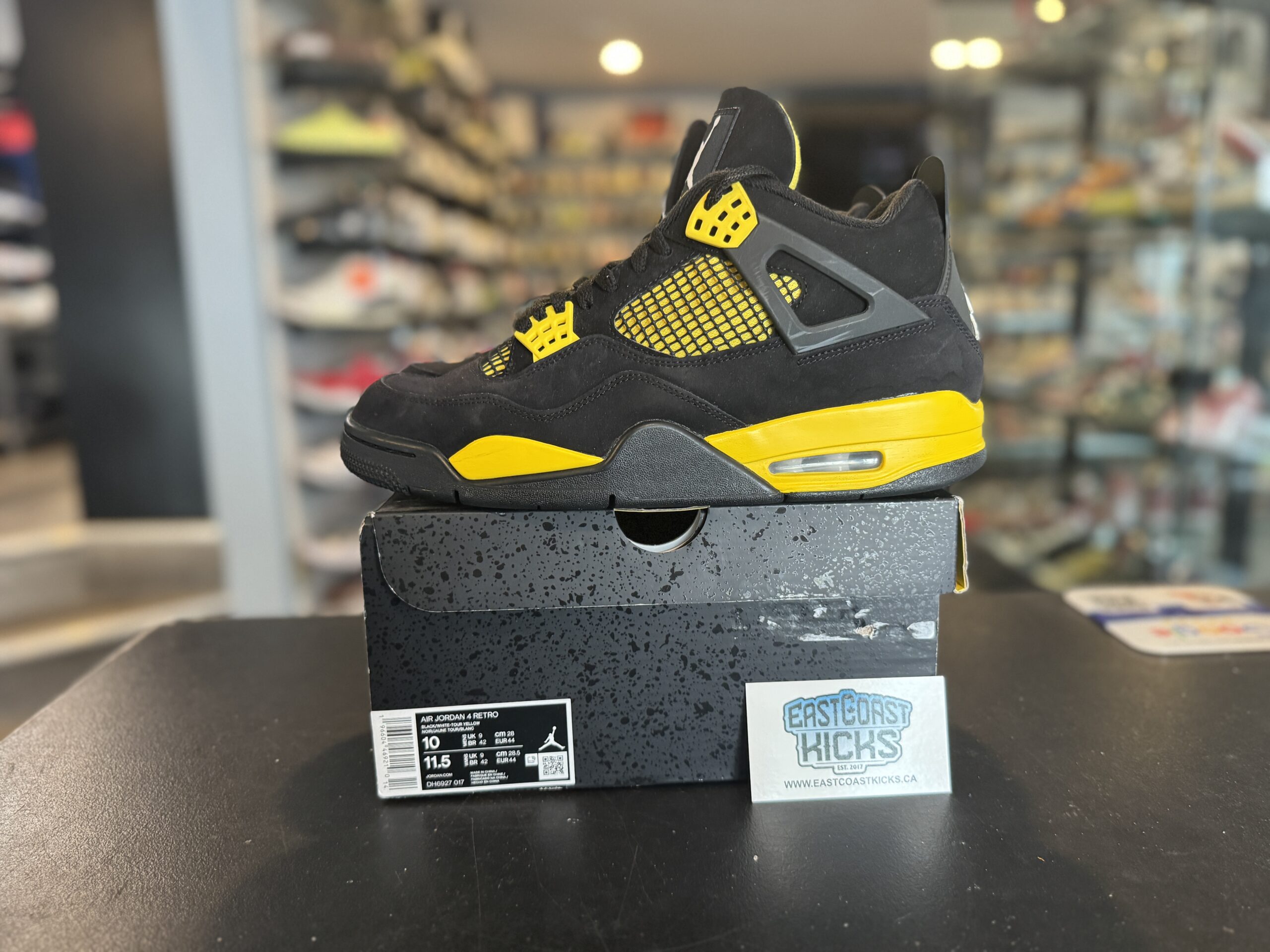 Preowned Jordan 4 Retro Thunder Size 10