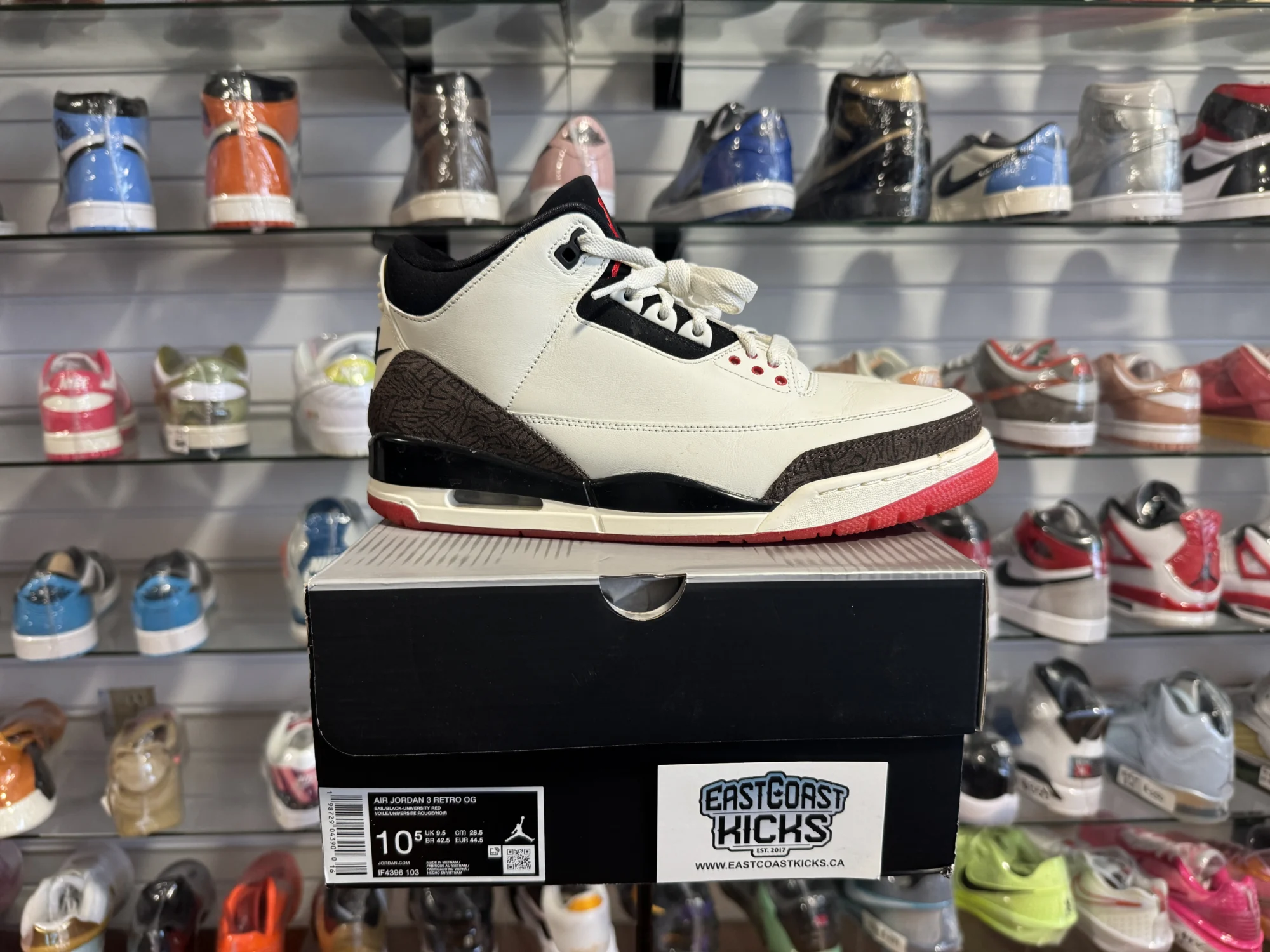 Preowned Jordan 3 Retro World's Best Dad Size 10.5 - Image 3