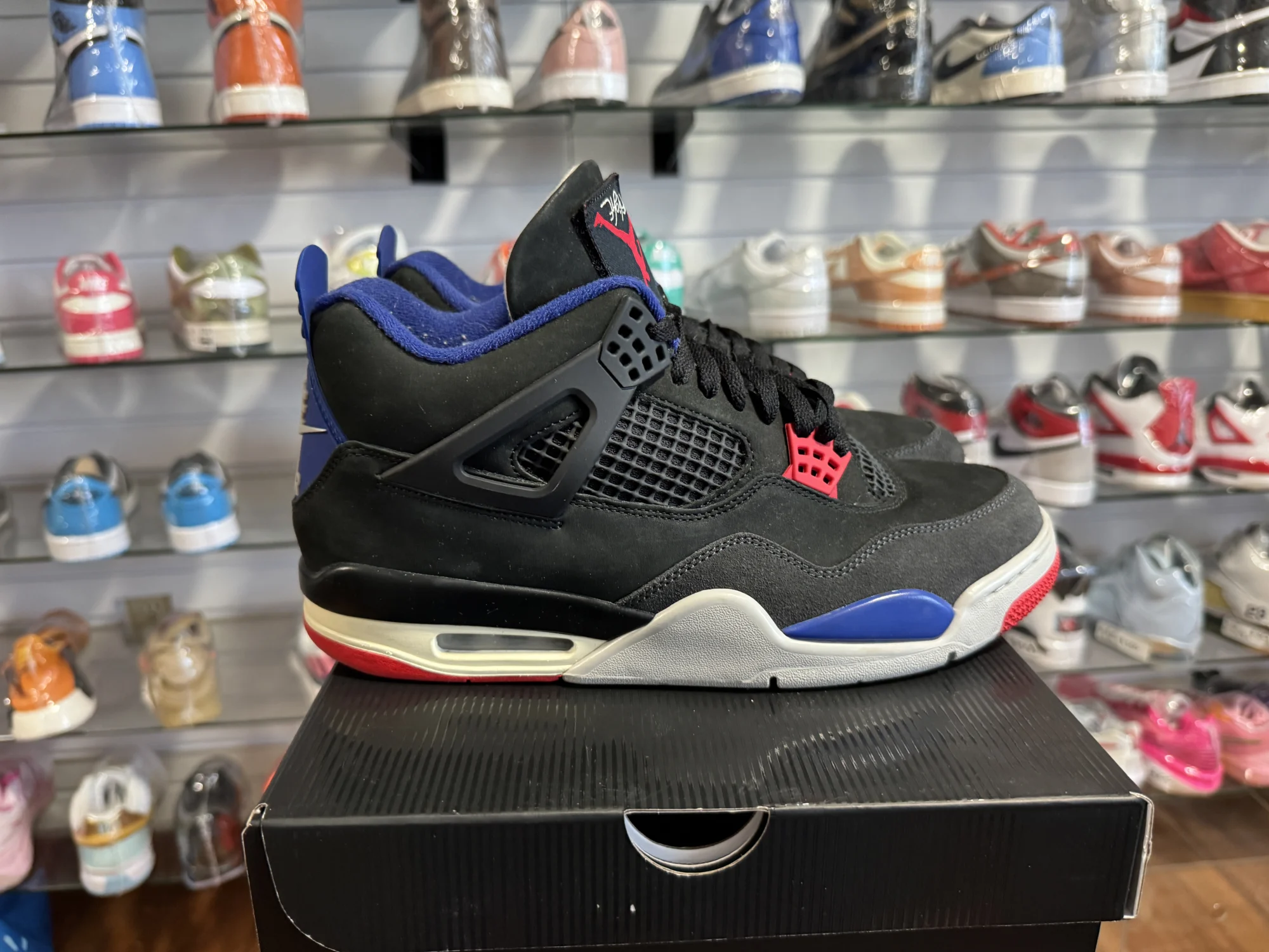 Preowned Jordan 4 Retro Rare Air Size 10.5 - Image 3