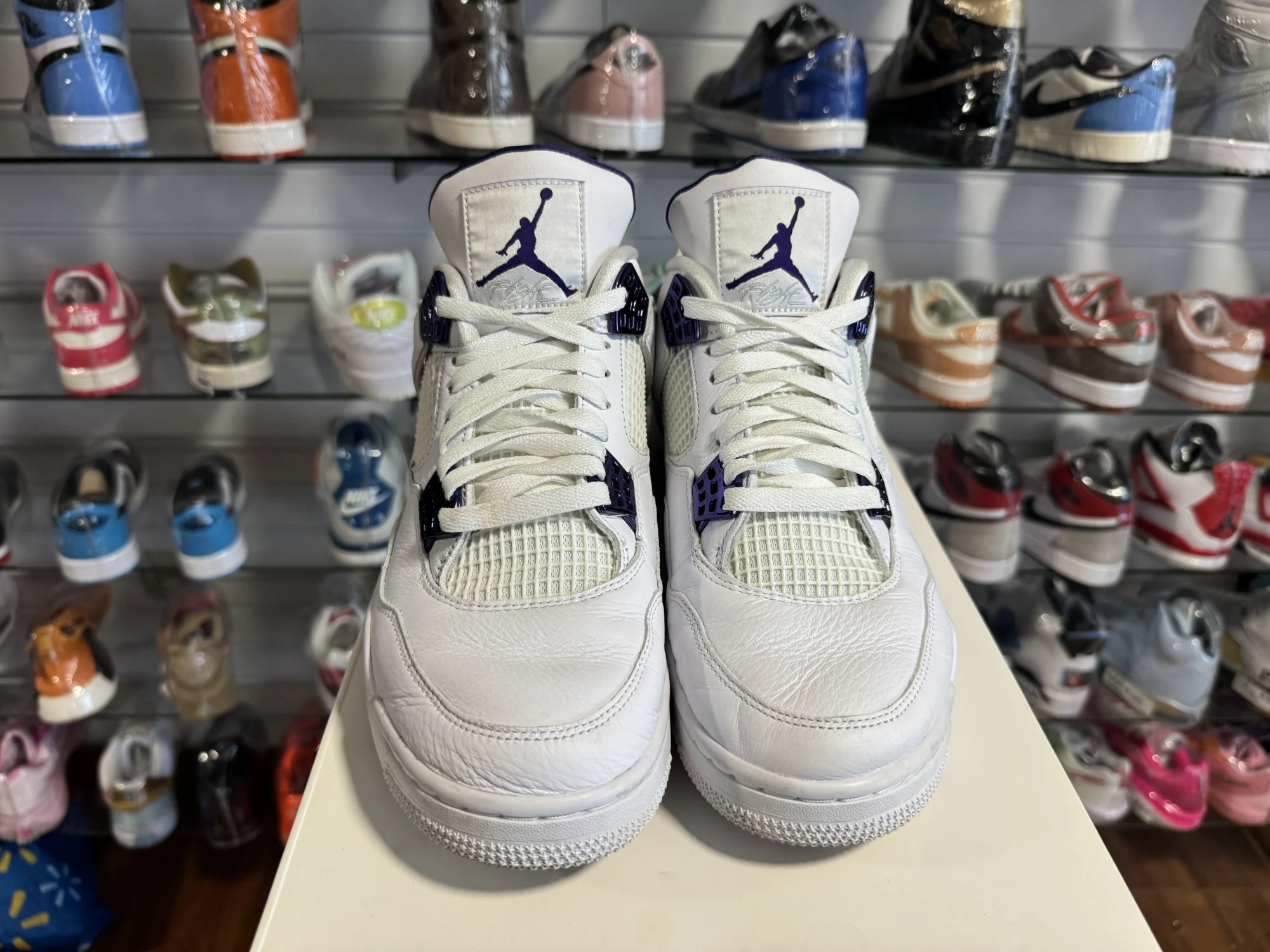 Preowned Jordan 4 Metallic Purple Size 10.5 - Image 2